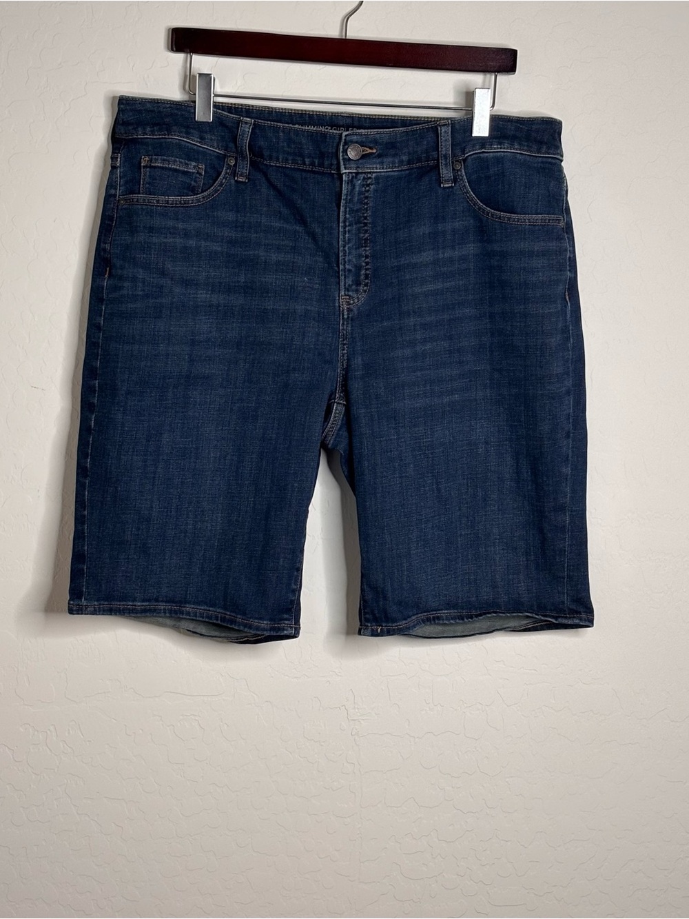 Chico's So Slimming Girlfriend Short Denim Soft Blue Denim Jeans Size 14